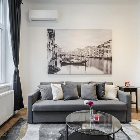 Bpr Sirius Suite With A/C Budapest Eksteriør bilde