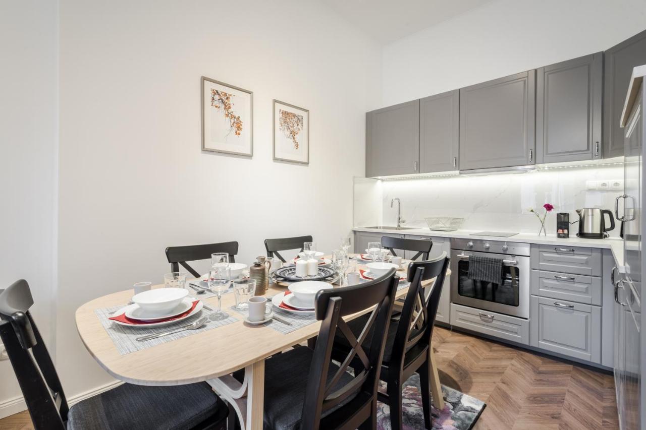 Bpr Sirius Suite With A/C Budapest Eksteriør bilde
