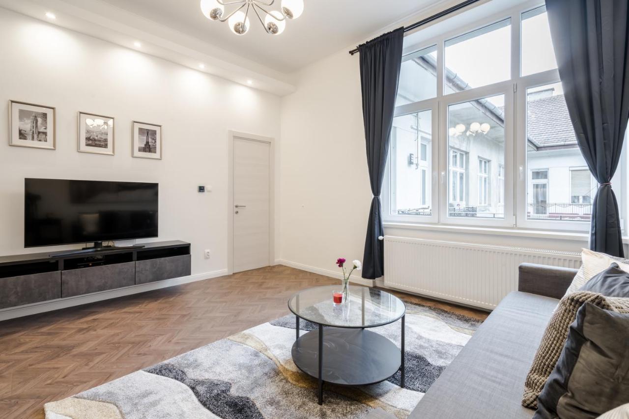 Bpr Sirius Suite With A/C Budapest Eksteriør bilde