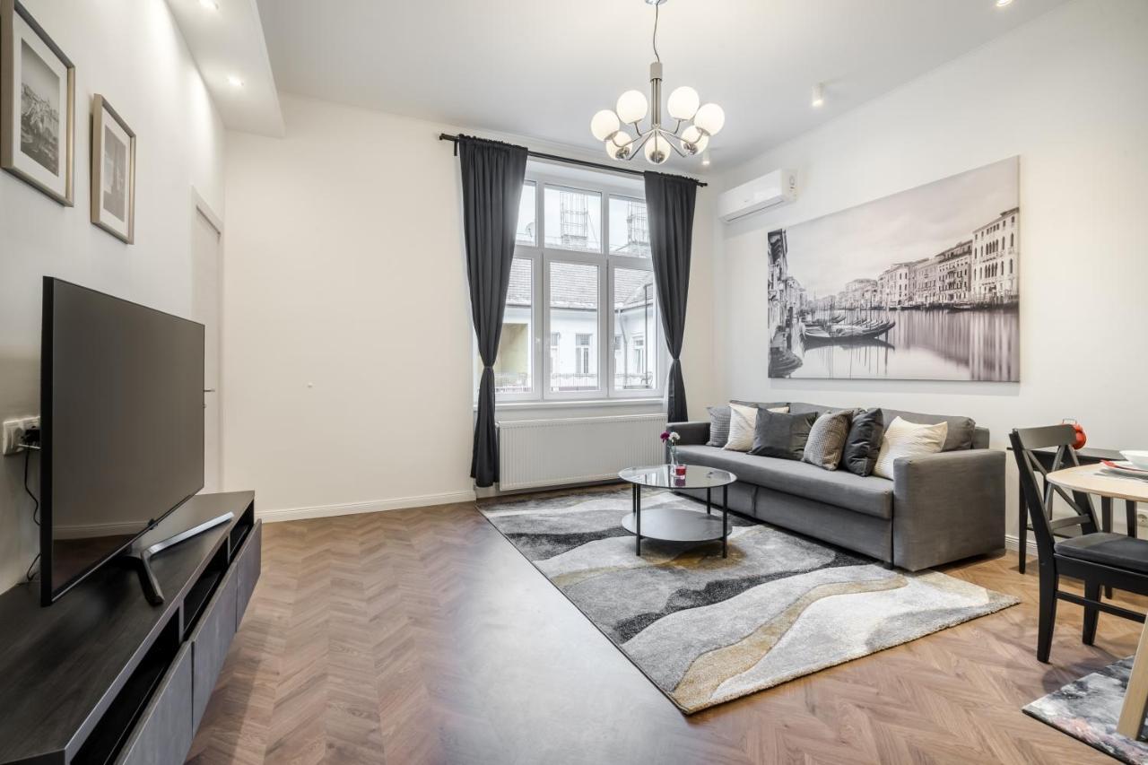 Bpr Sirius Suite With A/C Budapest Eksteriør bilde